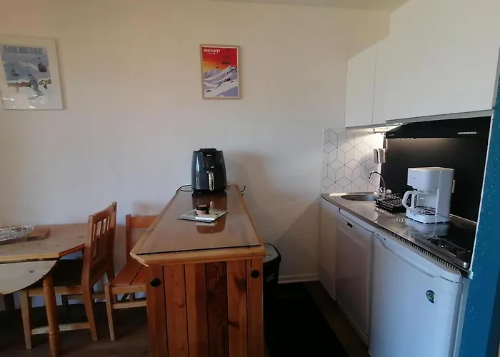 Aux Pieds, Animaux Admis, Parking Gratuit - Fr-1-181-2861